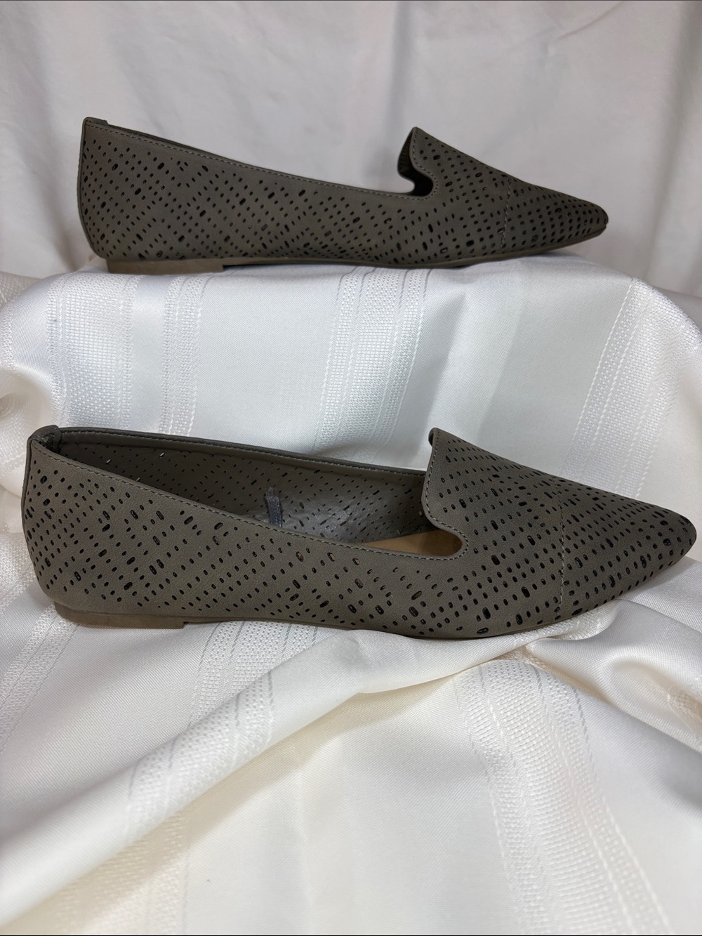 Seychelles Petunia Olive Perforated Pointed Flats size 8 - Picture 3 of 10